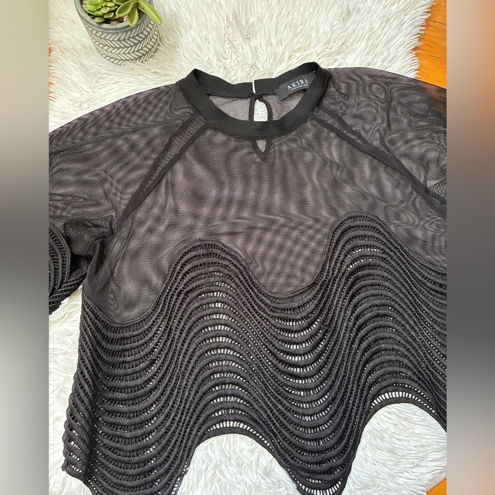 AKIRA Mesh Wavy Crop Top 🖤 - Picture 6 of 11